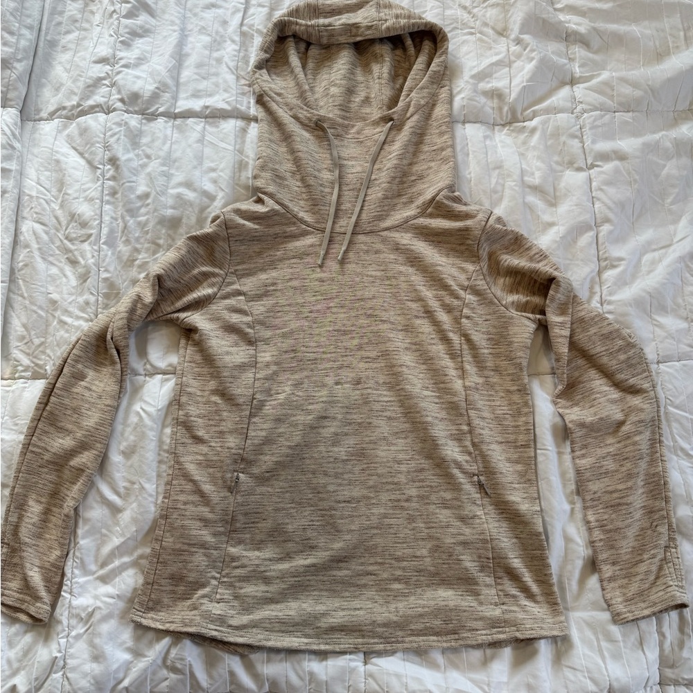 Kuhl | Hooded sweatshirt with zip pockets and thumb holes on sleeves